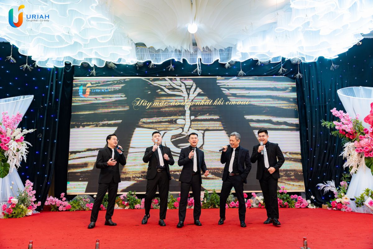 Các "thuyền trưởng" Uriah cùng với ca khúc "Chuyện để dành"